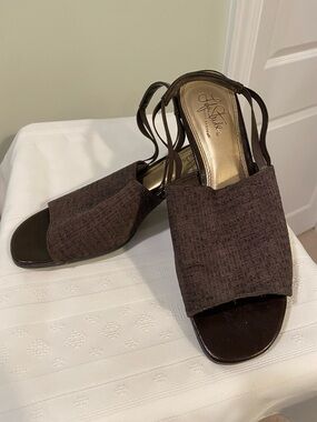 Lifestride "Slapstick" Brown Double Strap Slingback Heeled Sandal, Size 10M